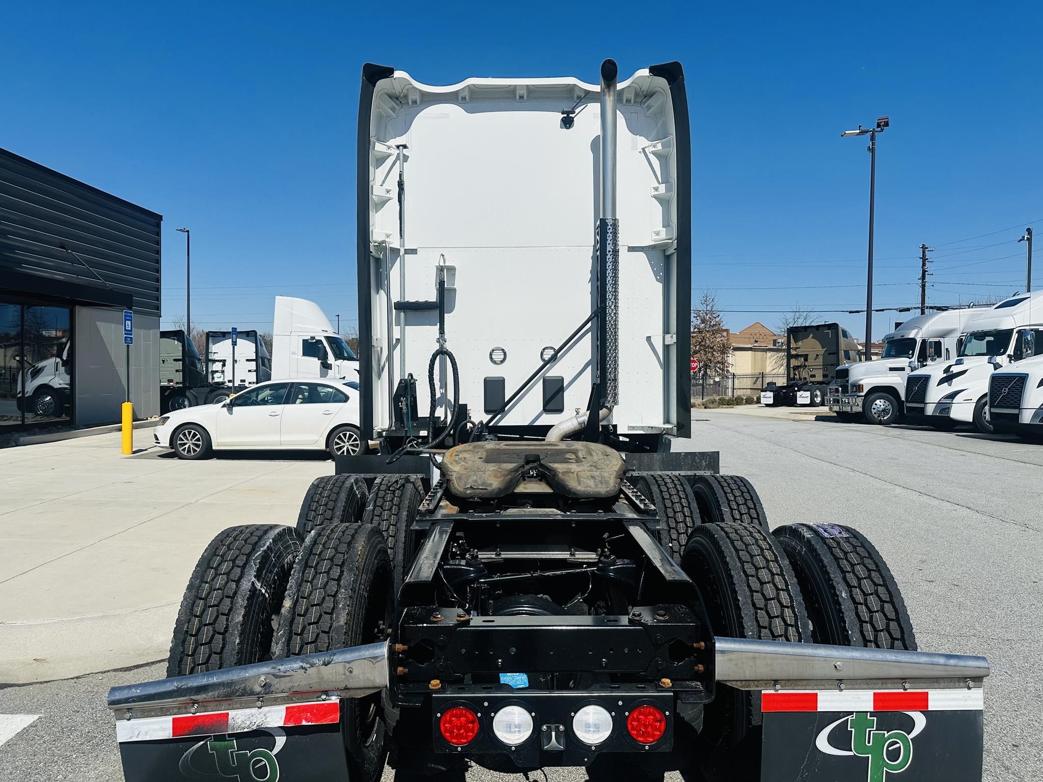 2023 KENWORTH T680 - image 4 of 6