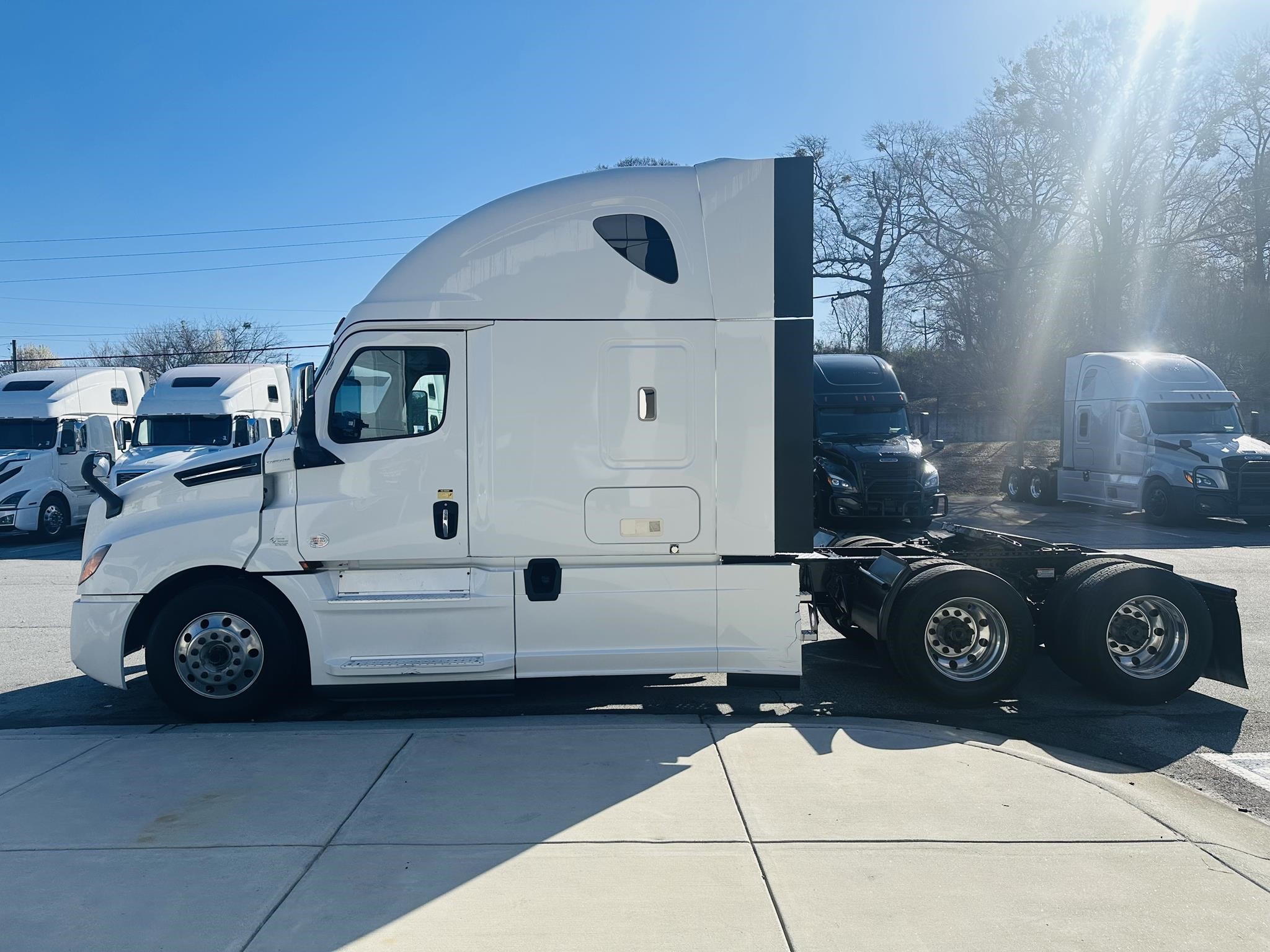 2020 FREIGHTLINER CASCADIA 126 - image 6 of 6