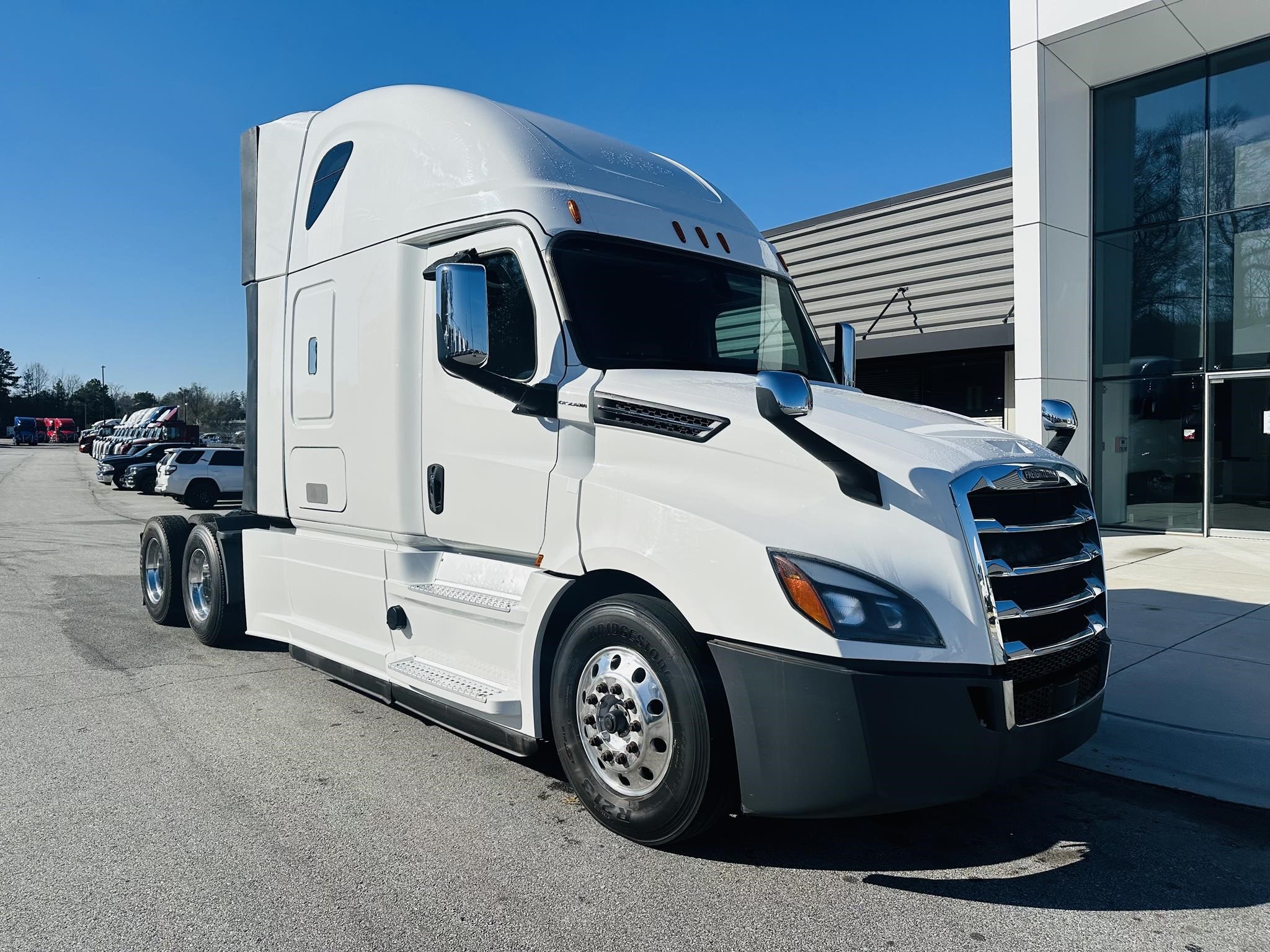 2020 FREIGHTLINER CASCADIA 126 - image 1 of 6