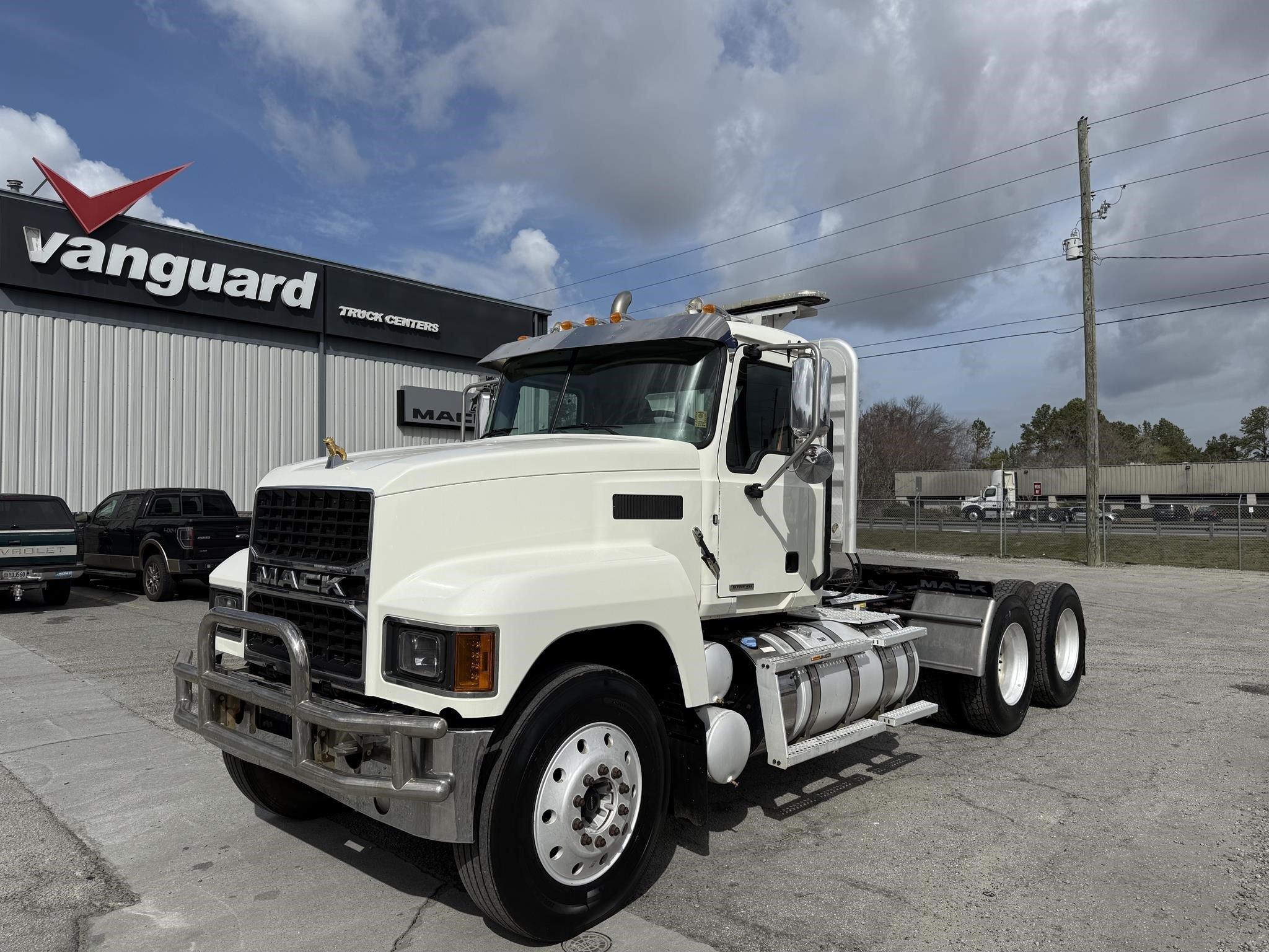 2020 MACK PINNACLE 64T - image 2 of 3