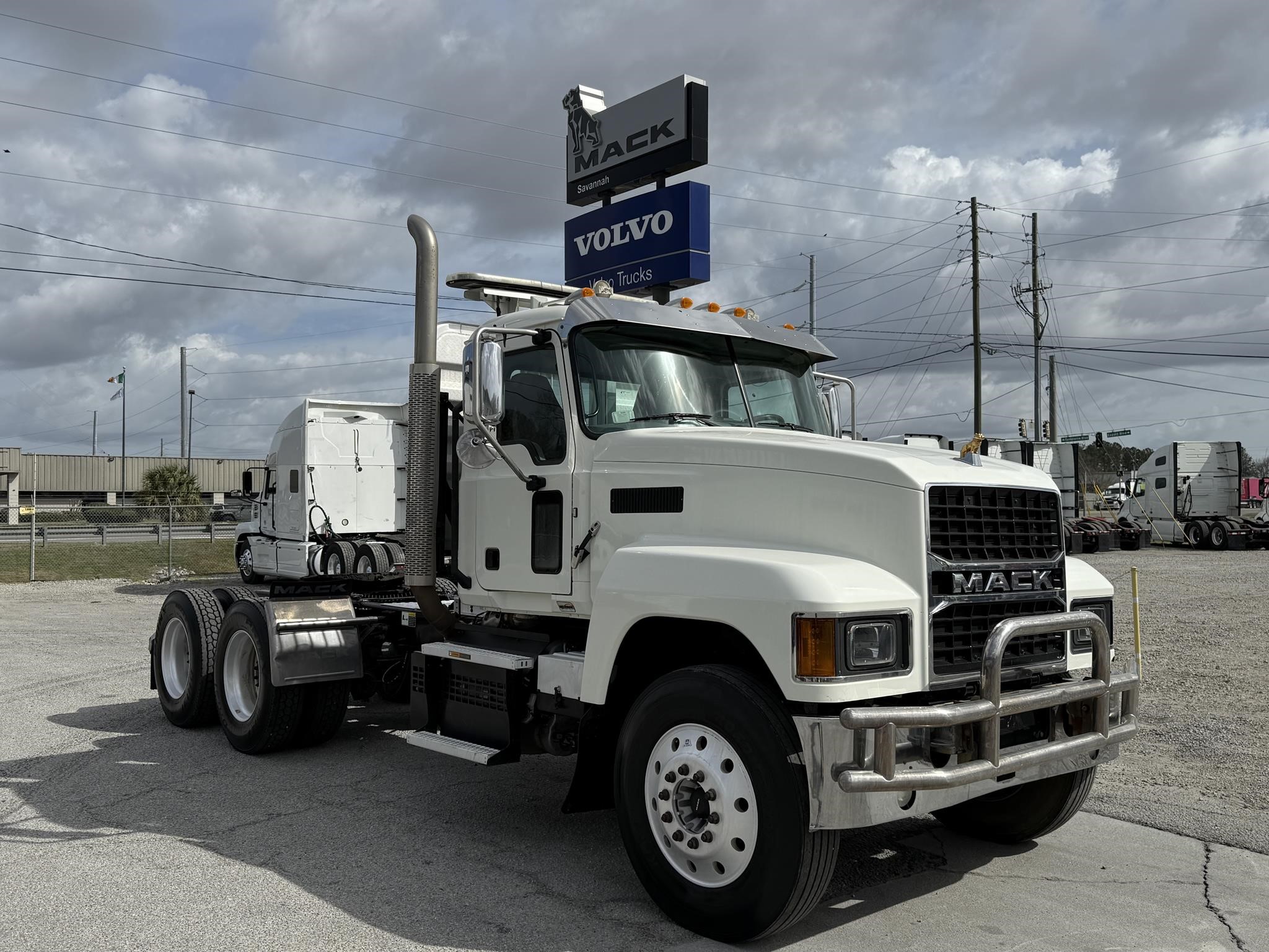 2020 MACK PINNACLE 64T - image 1 of 3