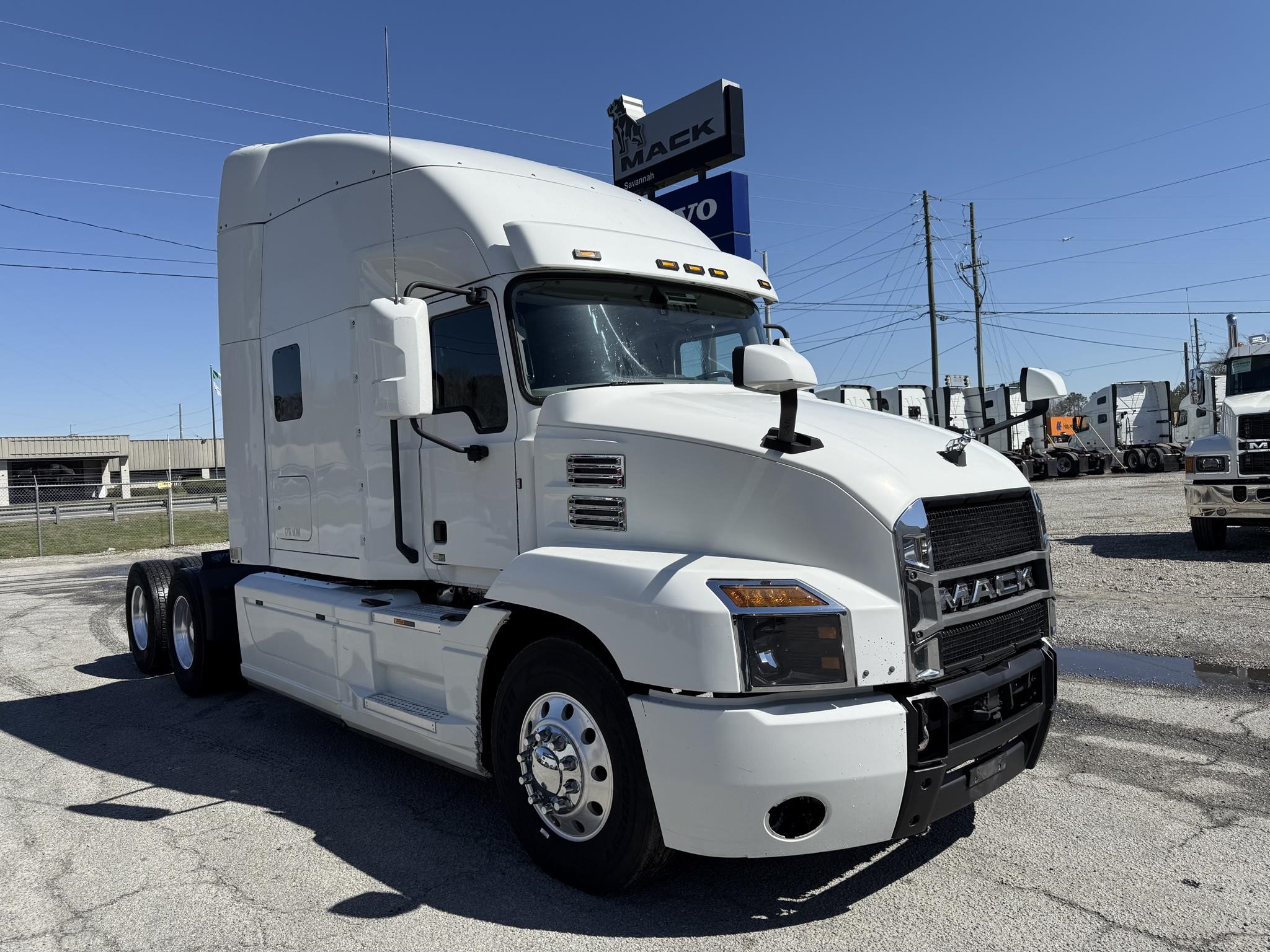 2019 MACK ANTHEM 64T - image 2 of 6