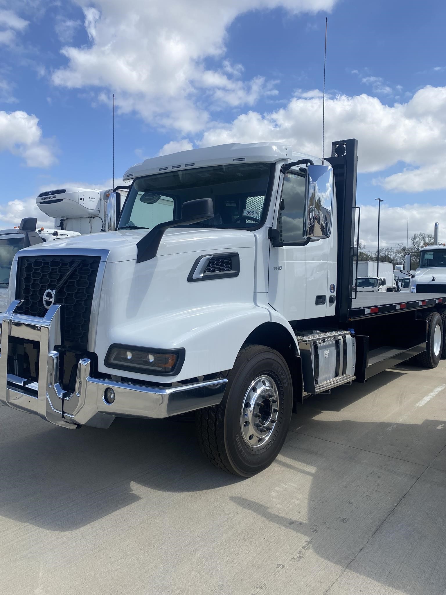 2025 VOLVO VHD64B300 - image 1 of 6