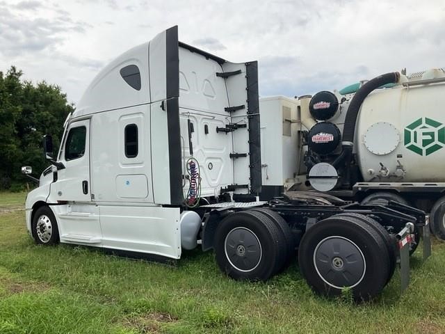 2023 FREIGHTLINER CASCADIA 126 - image 2 of 5