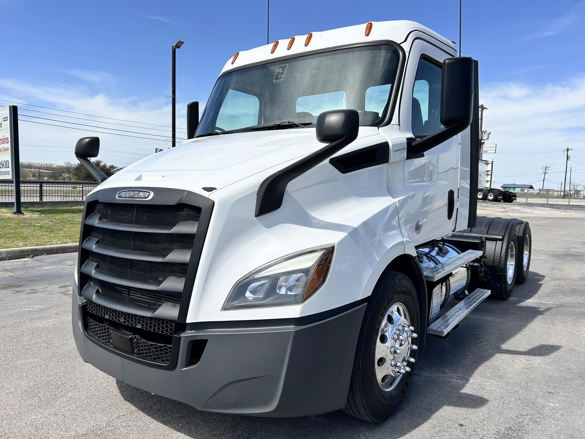 2019 FREIGHTLINER CASCADIA 113 EVOLUTION - image 1 of 6