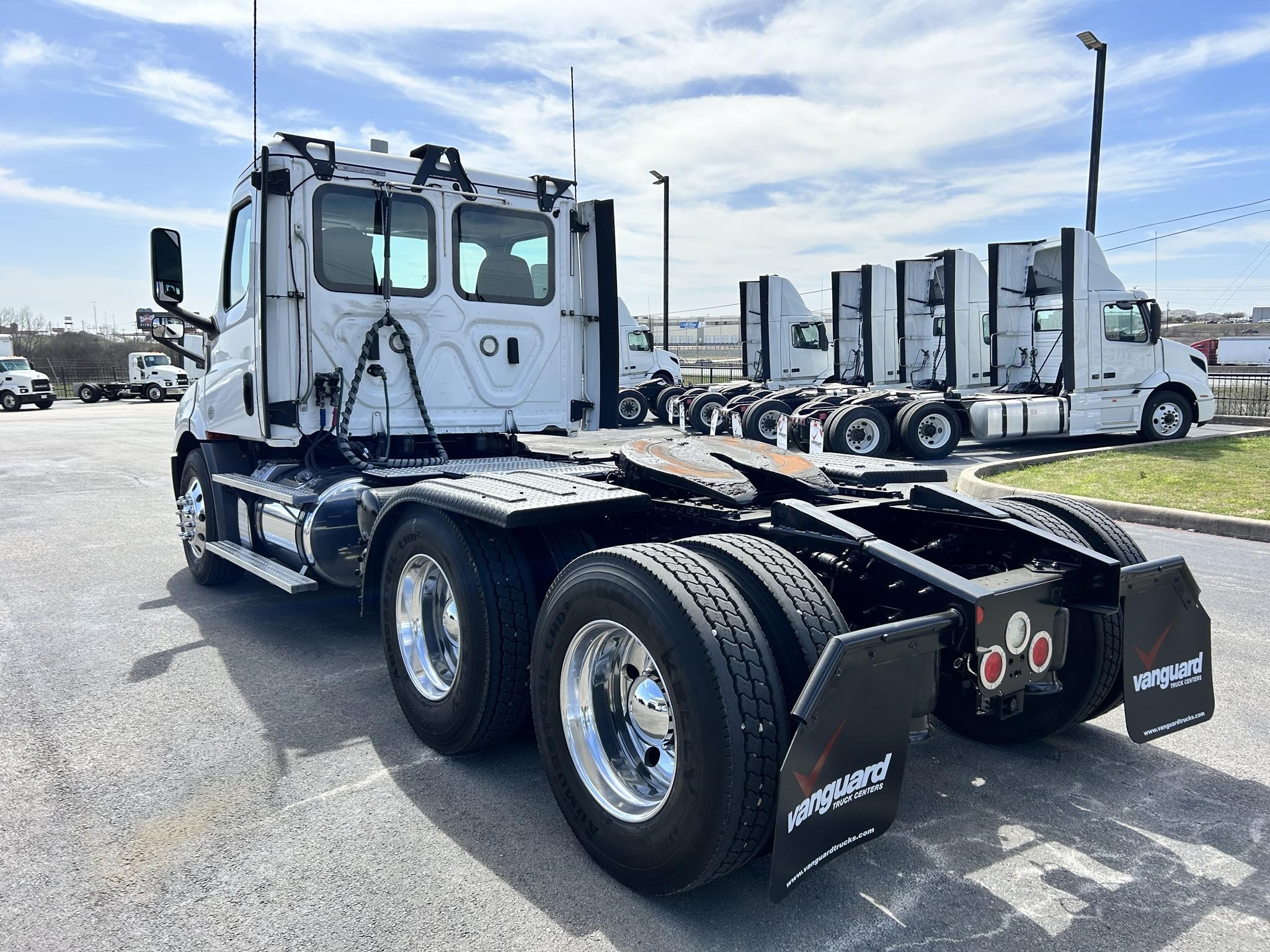 2019 FREIGHTLINER CASCADIA 113 EVOLUTION - image 5 of 6