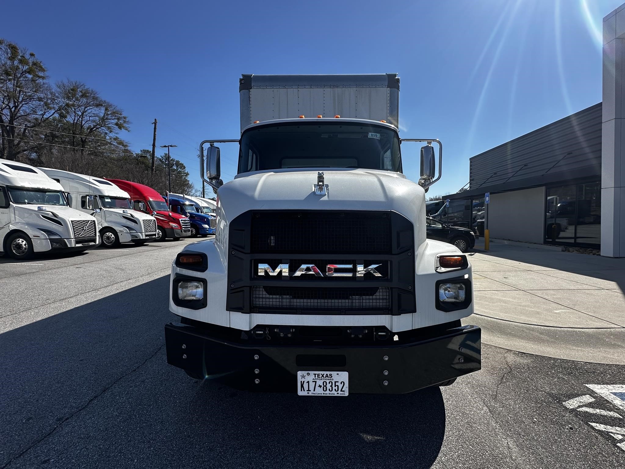 2022 MACK MD6 - image 2 of 6