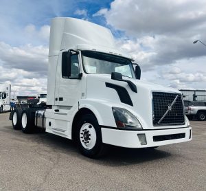 2015 VOLVO VNL42T300 9046245674