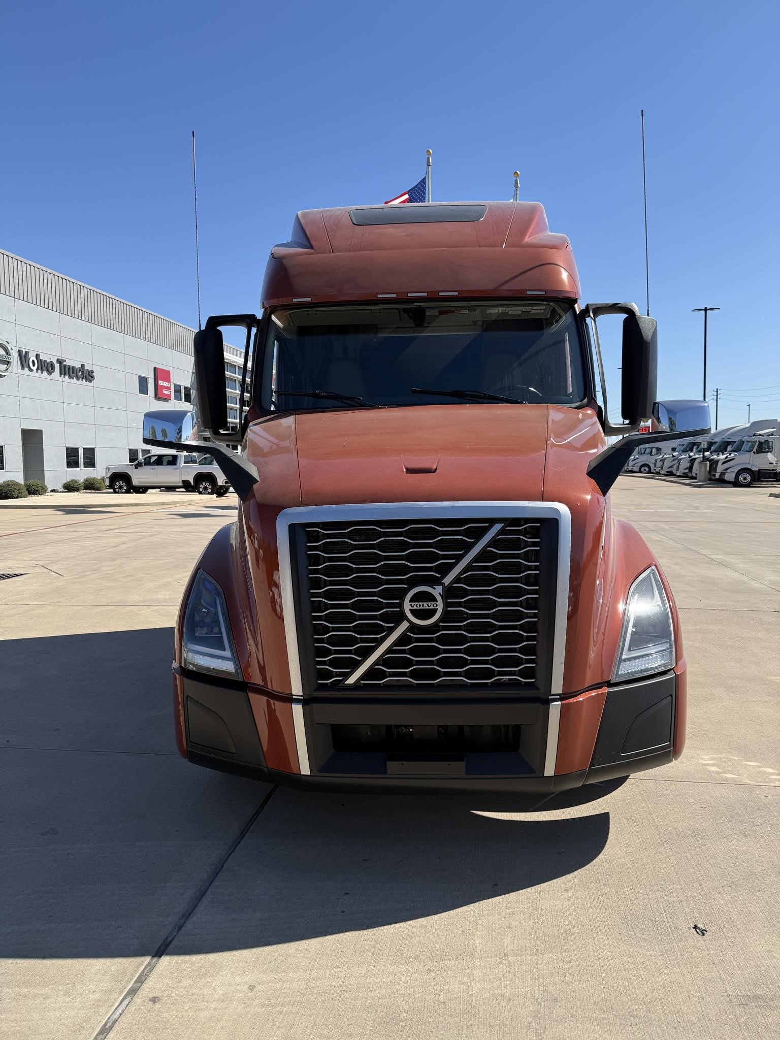 2023 VOLVO VNL64T860 - image 2 of 6