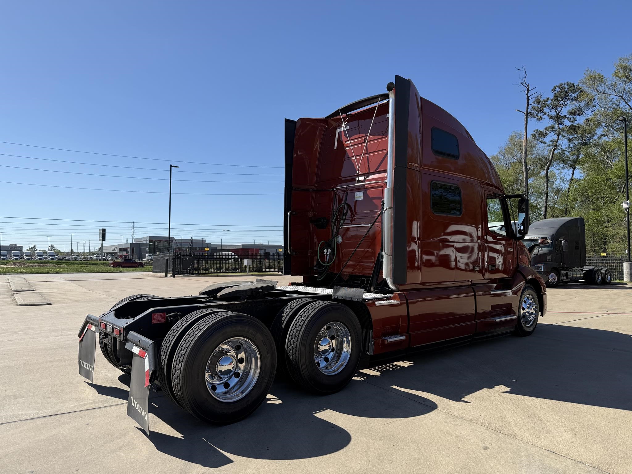 2023 VOLVO VNL64T860 - image 5 of 6