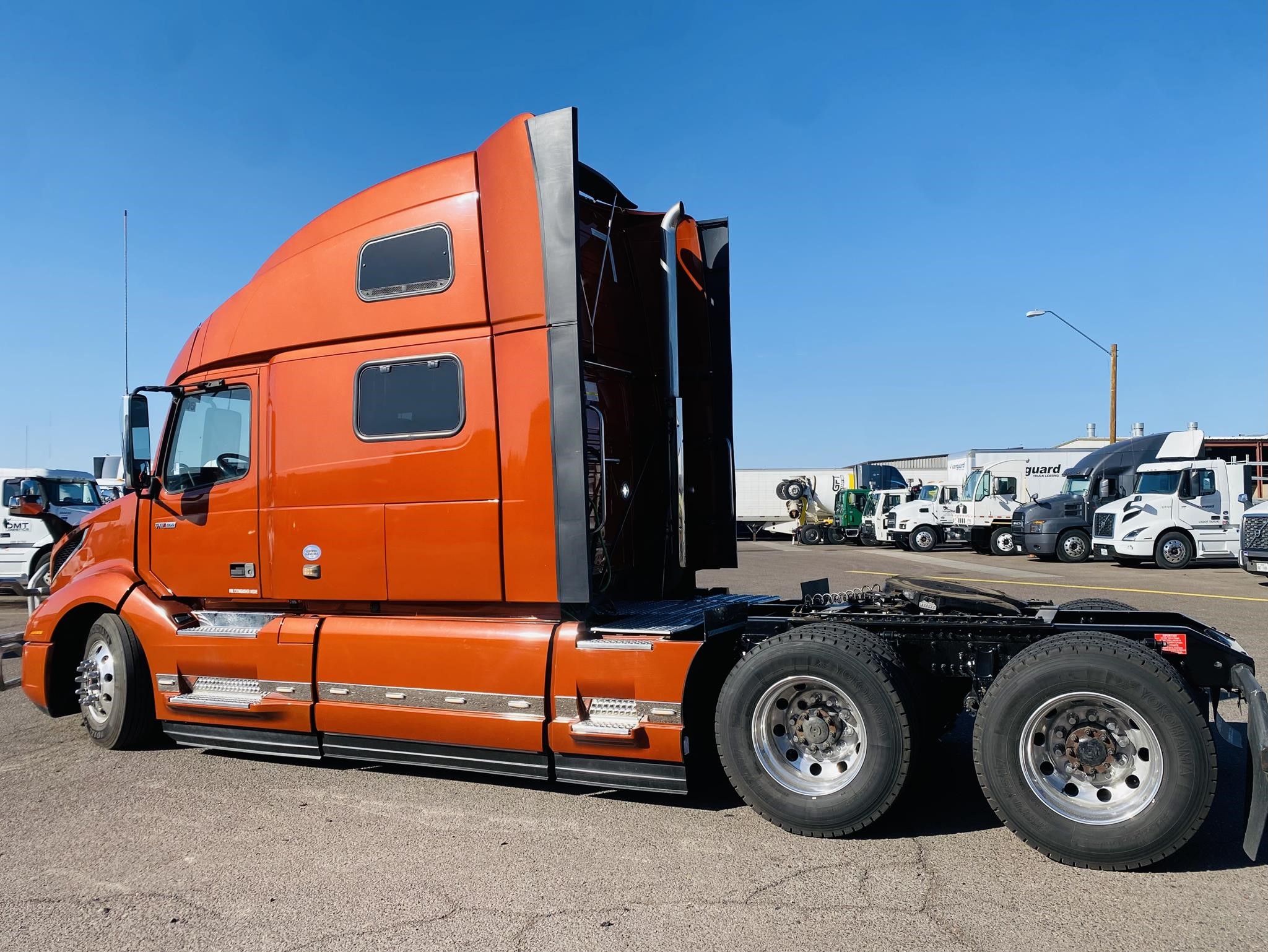 2021 VOLVO VNL64T860 - image 2 of 6