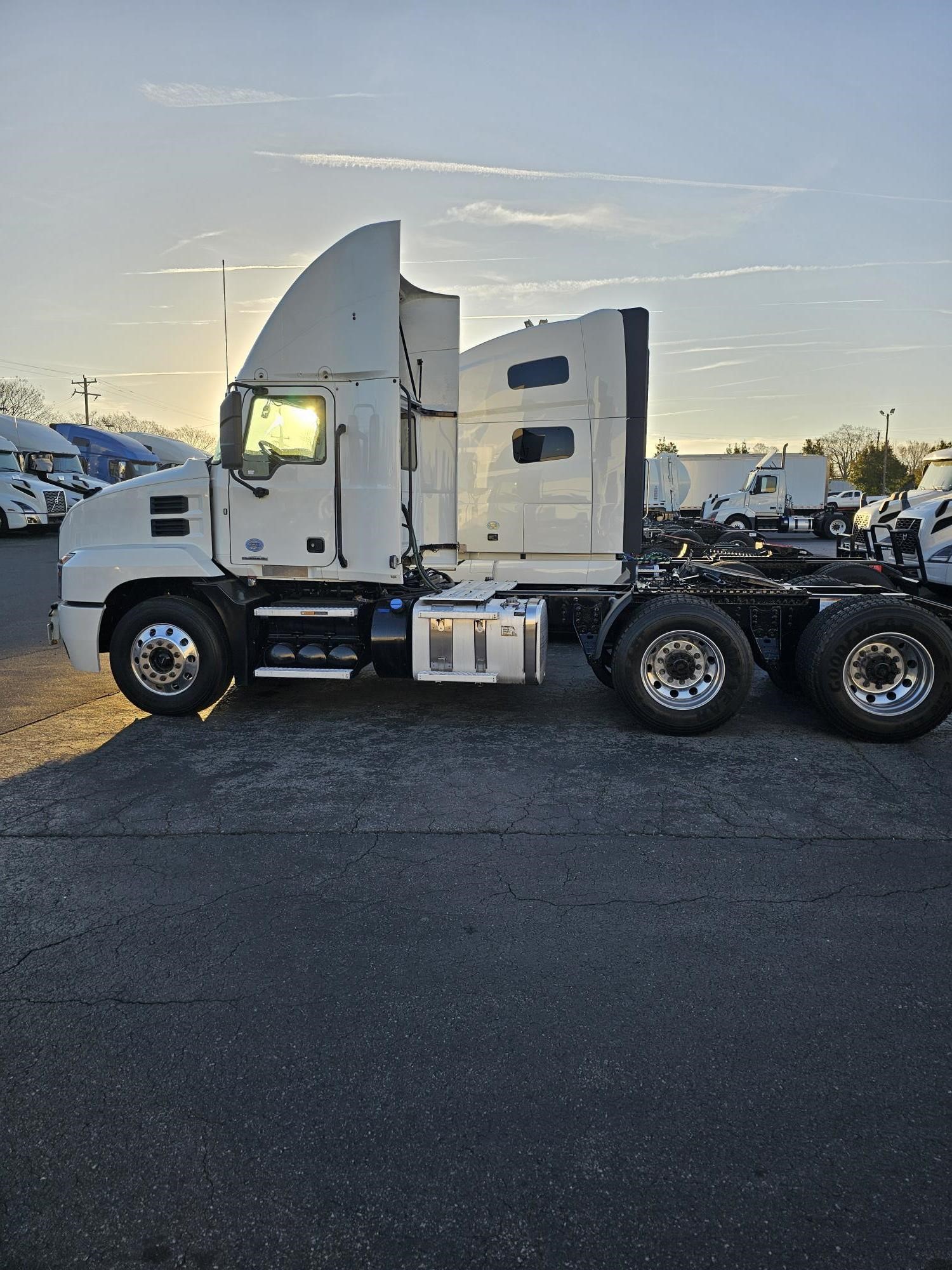 2020 MACK ANTHEM 64T - image 2 of 6