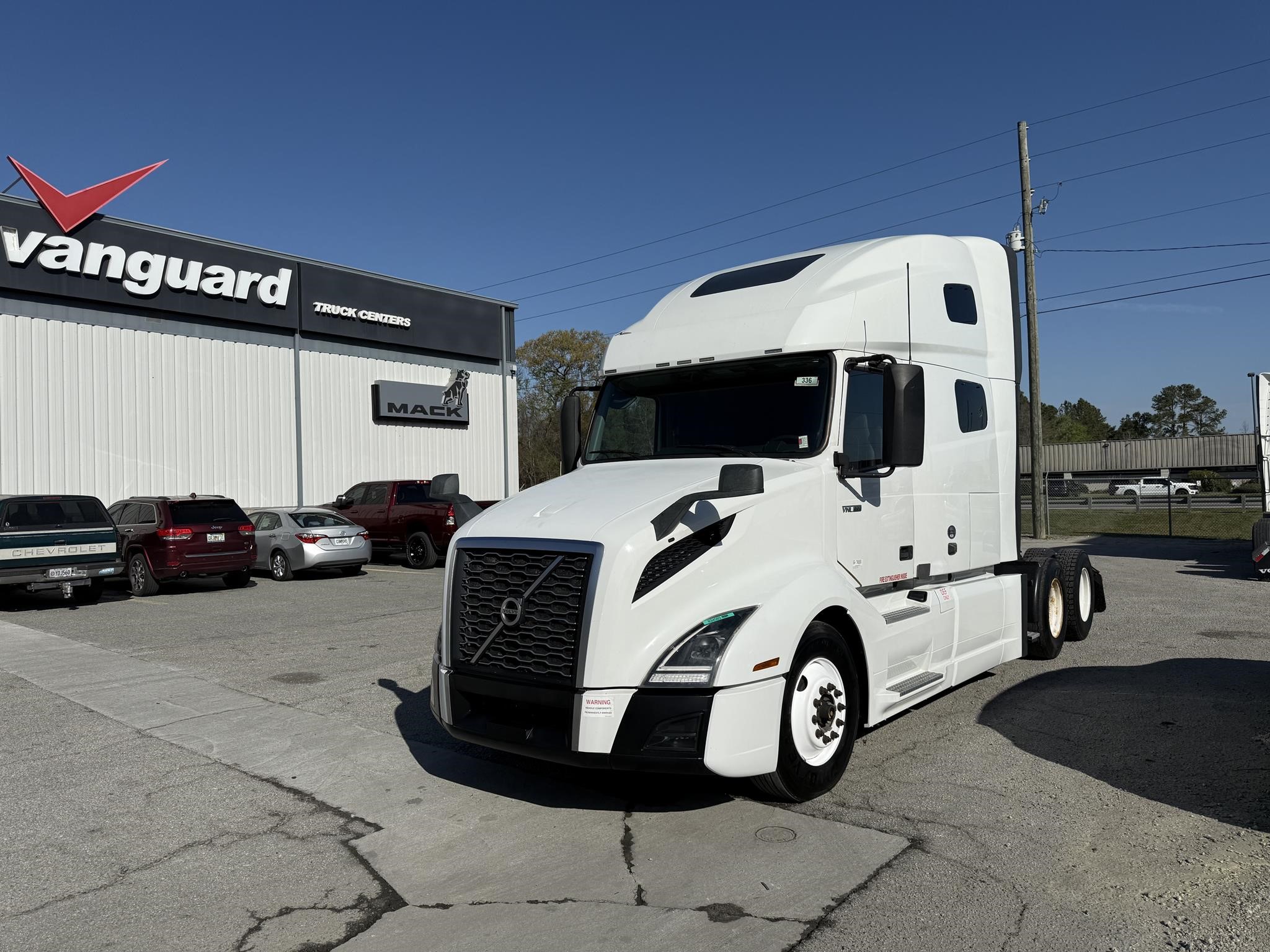 2019 VOLVO VNL64T760 - image 1 of 5