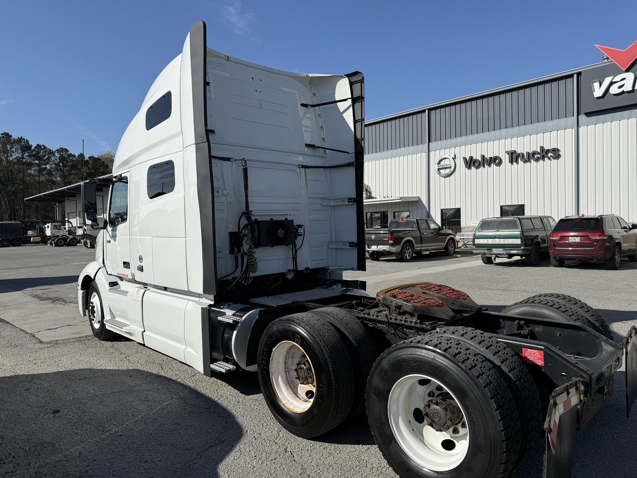 2019 VOLVO VNL64T760 - image 5 of 5