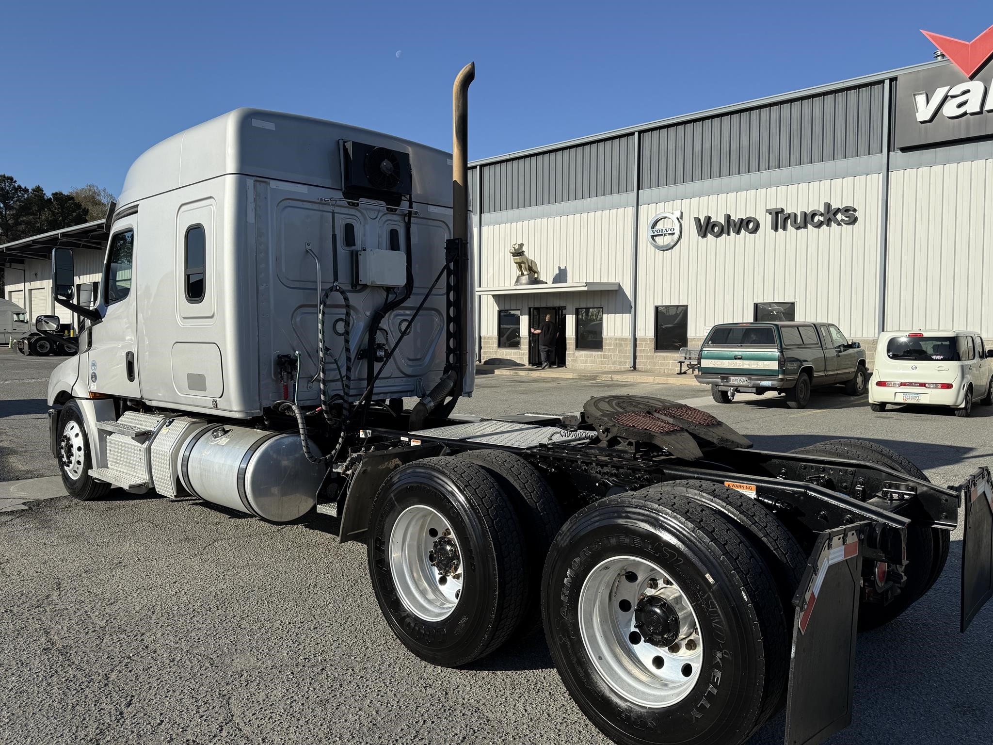 2020 FREIGHTLINER CASCADIA 126 - image 5 of 5