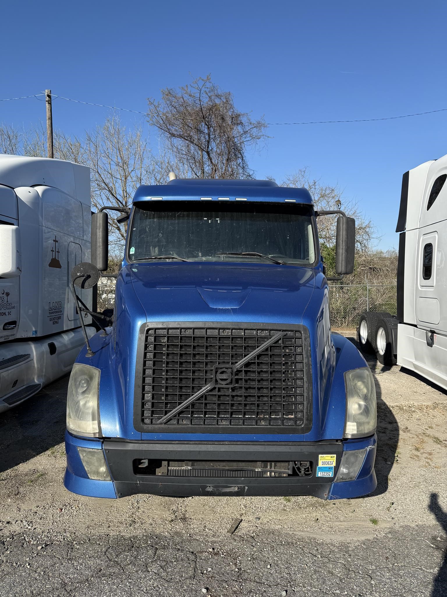 2012 VOLVO VNL64T430 - image 2 of 4