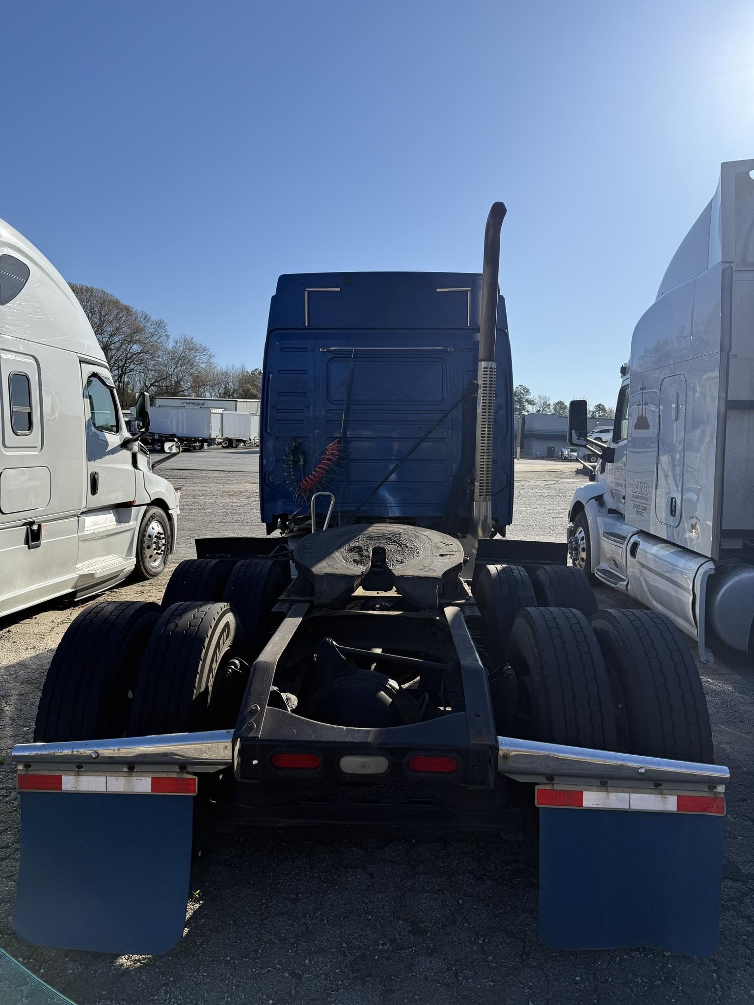 2012 VOLVO VNL64T430 - image 4 of 4