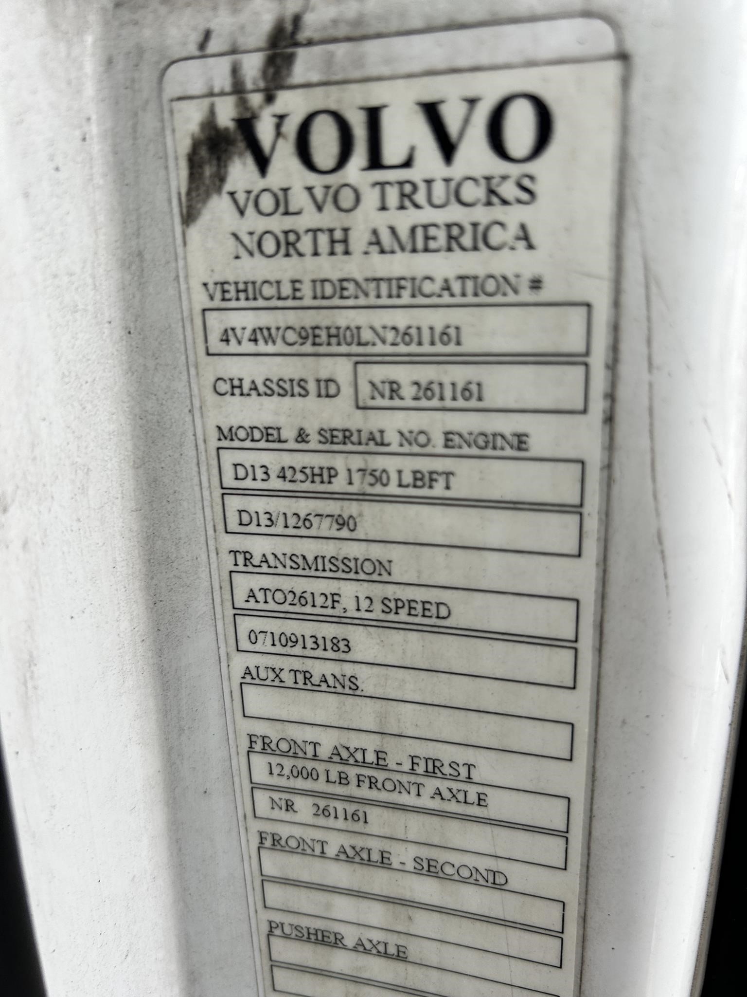 2020 VOLVO VNR64T300 - image 3 of 5