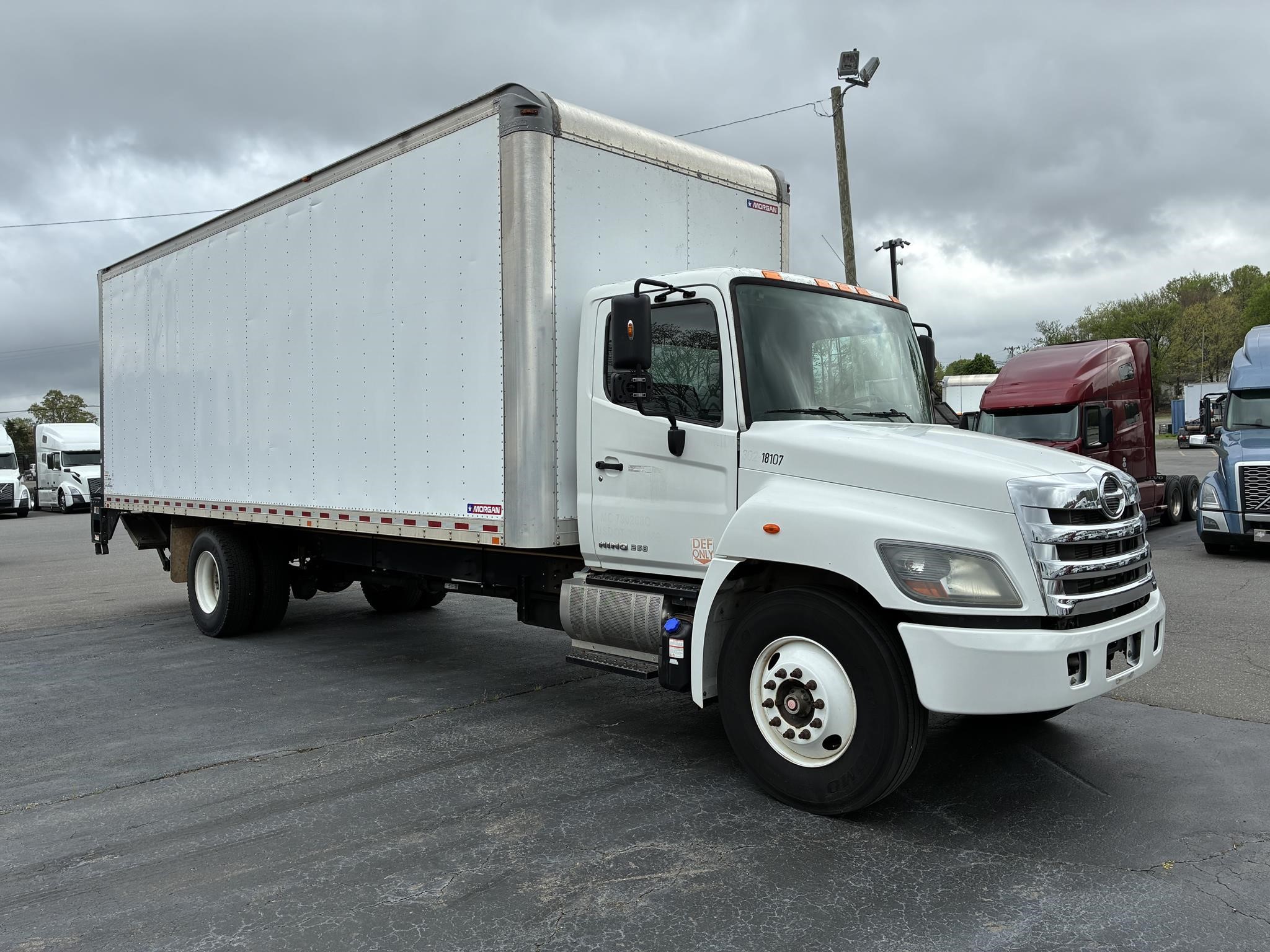 2018 HINO 268A - image 5 of 6
