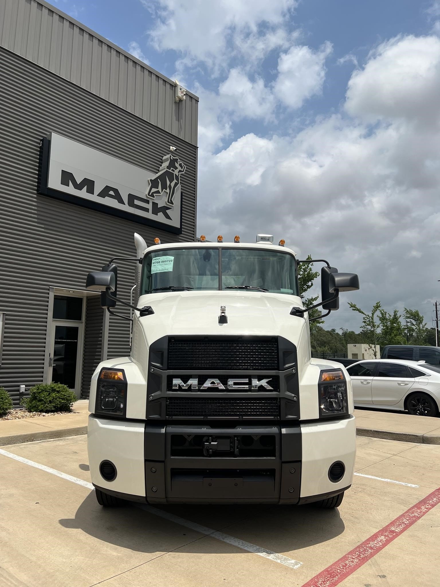 2025 MACK ANTHEM 42T - image 3 of 6