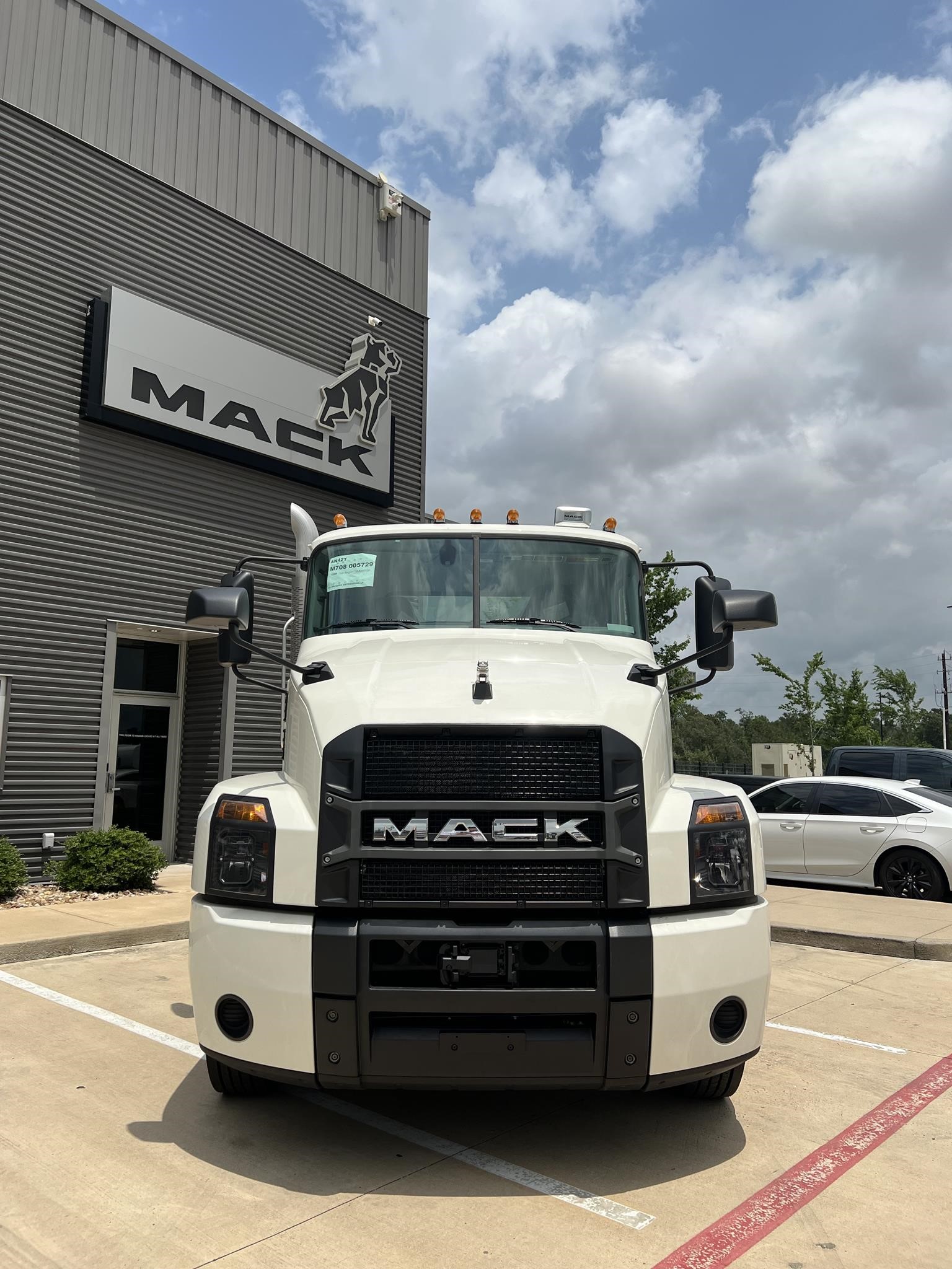2025 MACK ANTHEM 42T - image 2 of 6