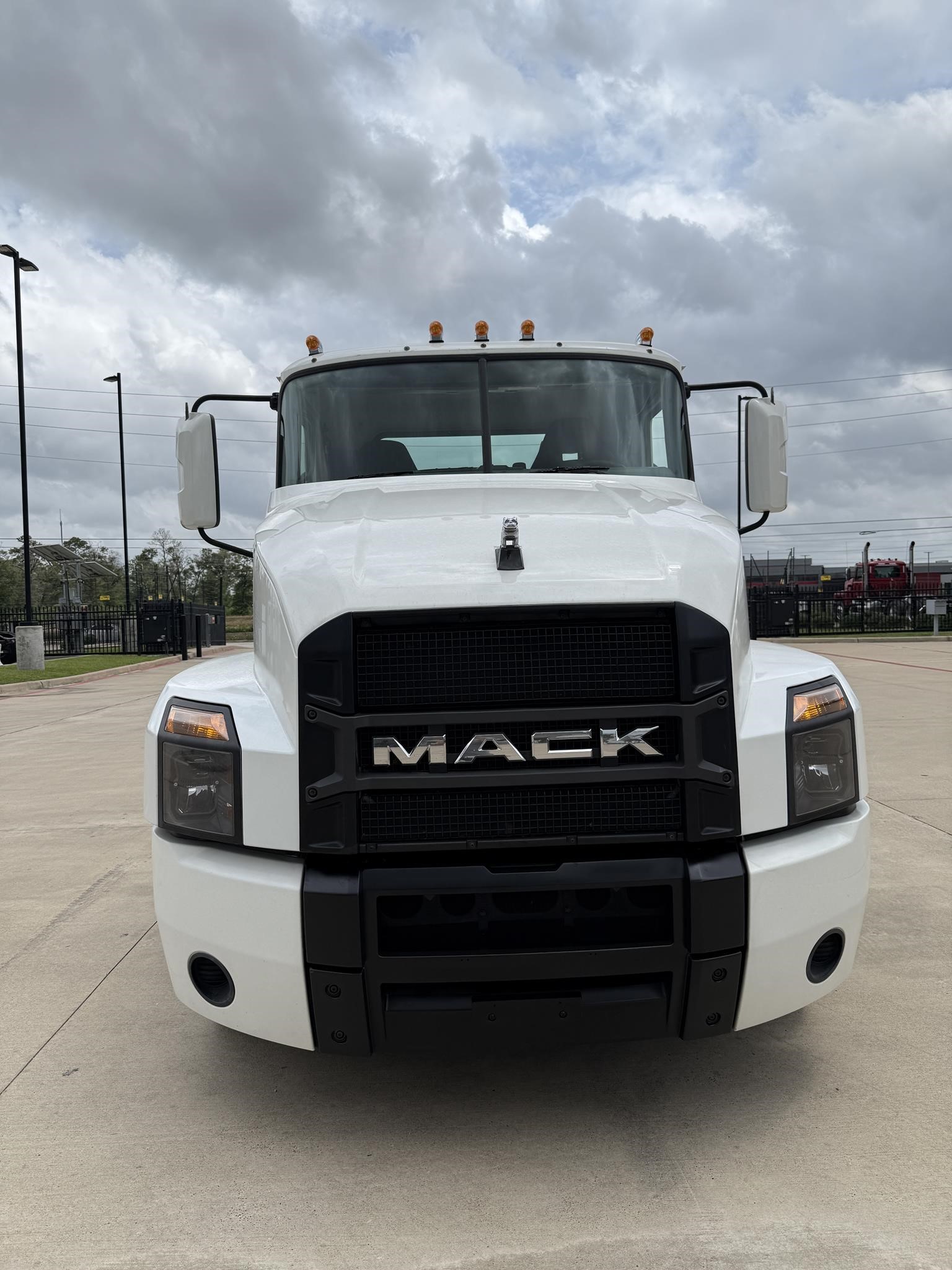 2019 MACK ANTHEM 64T - image 2 of 6