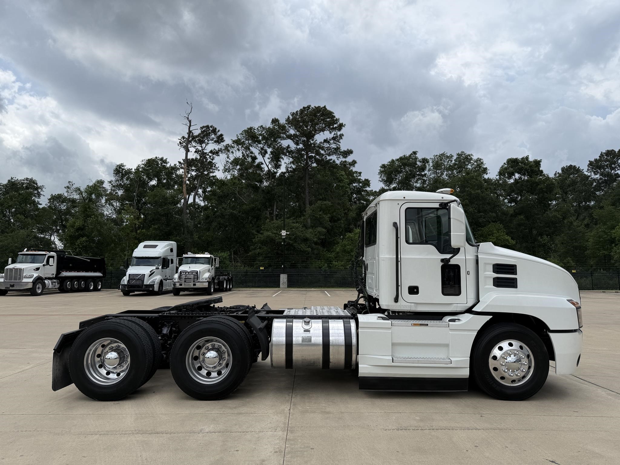 2019 MACK ANTHEM 64T - image 4 of 6
