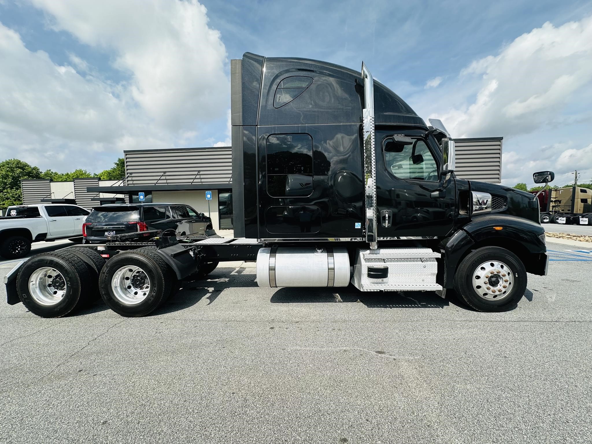 2022 WESTERN STAR 4900EX - image 2 of 6