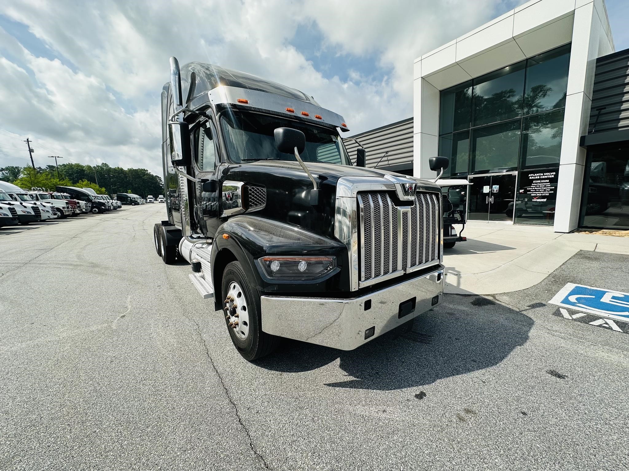 2022 WESTERN STAR 4900EX - image 1 of 6