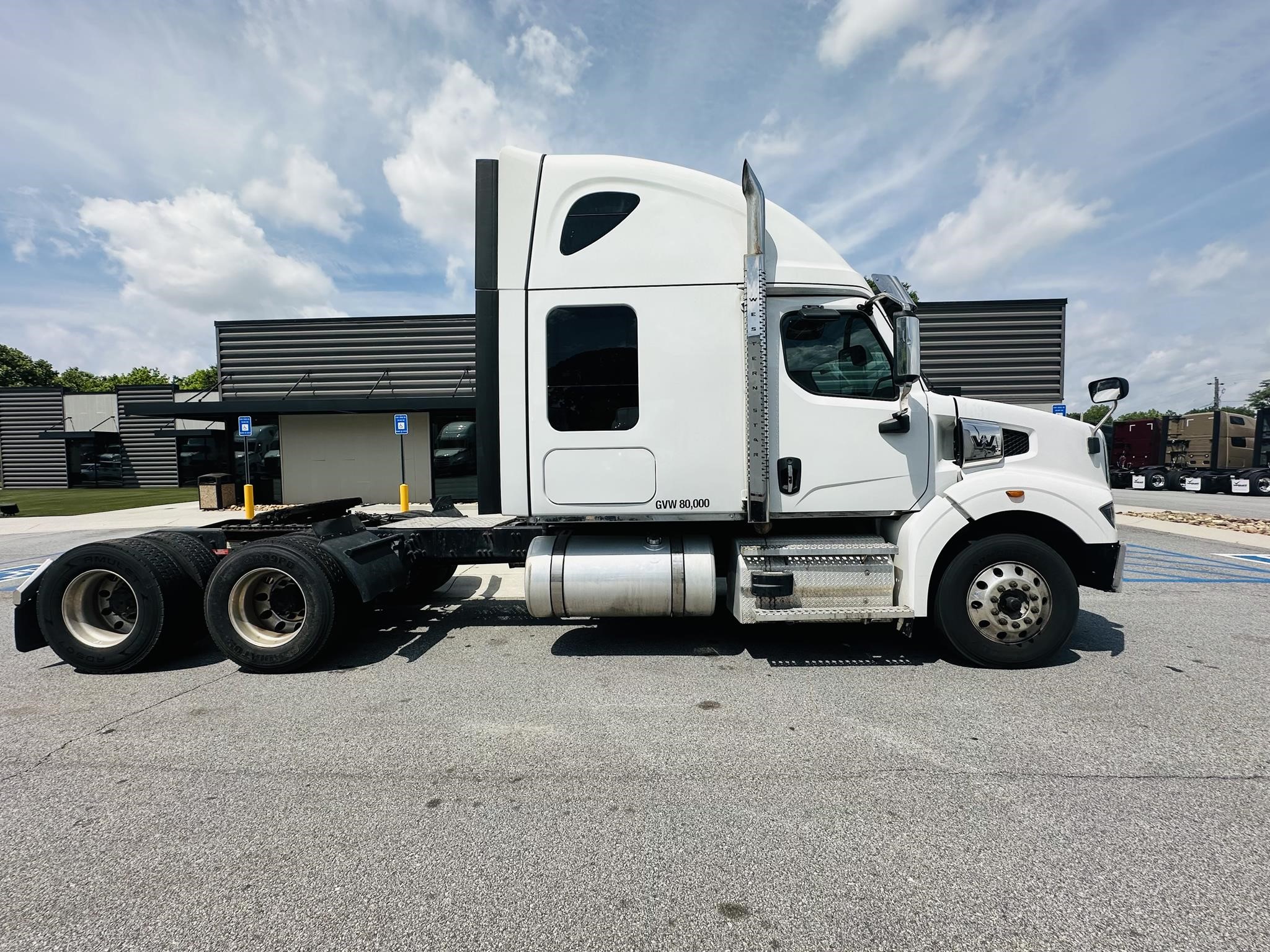 2022 WESTERN STAR 4900EX - image 2 of 6