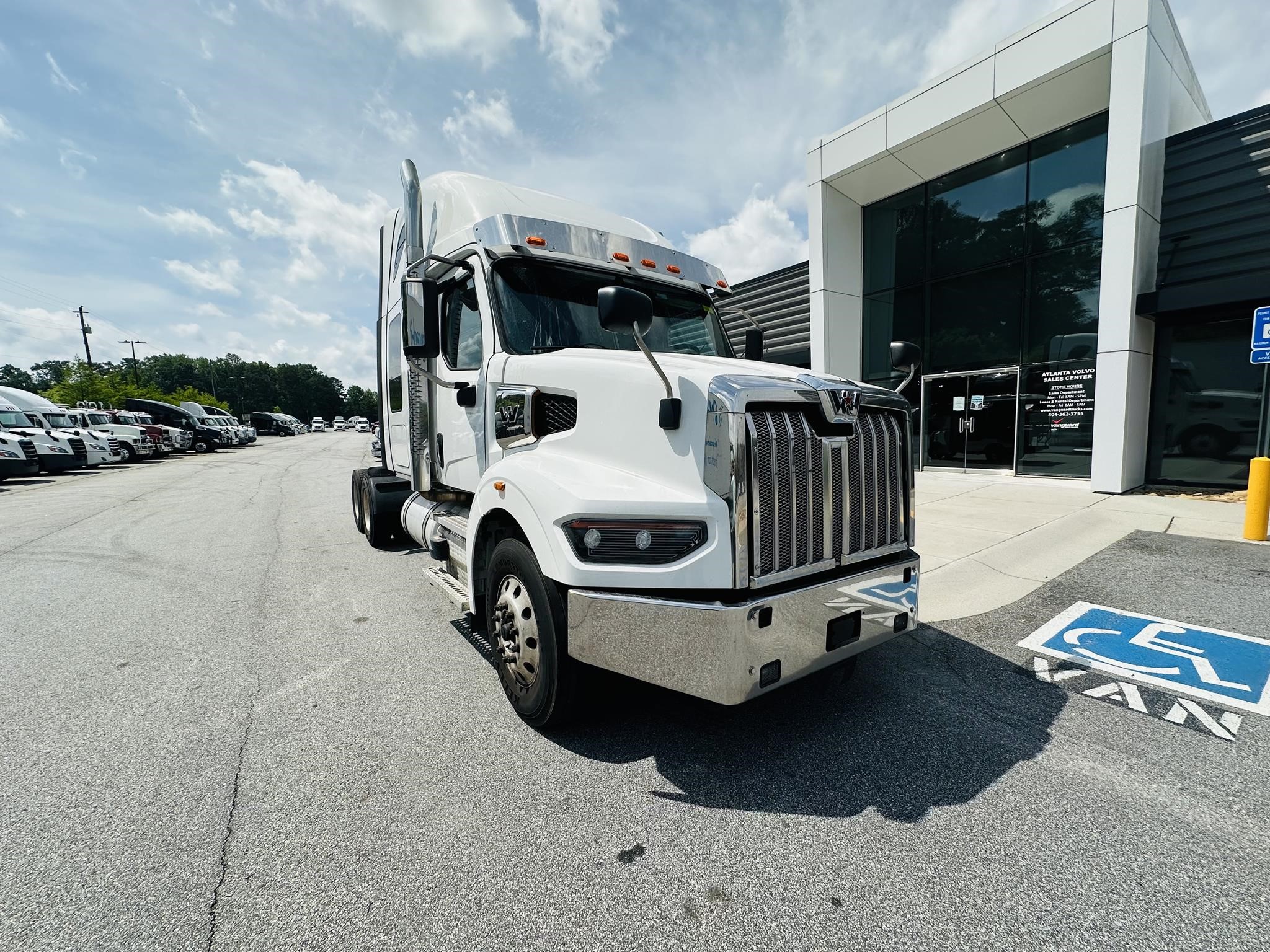 2022 WESTERN STAR 4900EX - image 1 of 6
