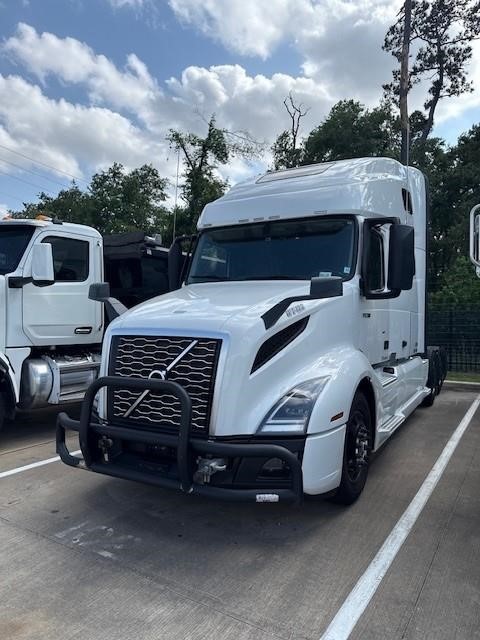 2023 VOLVO VNL64T760 - image 1 of 1