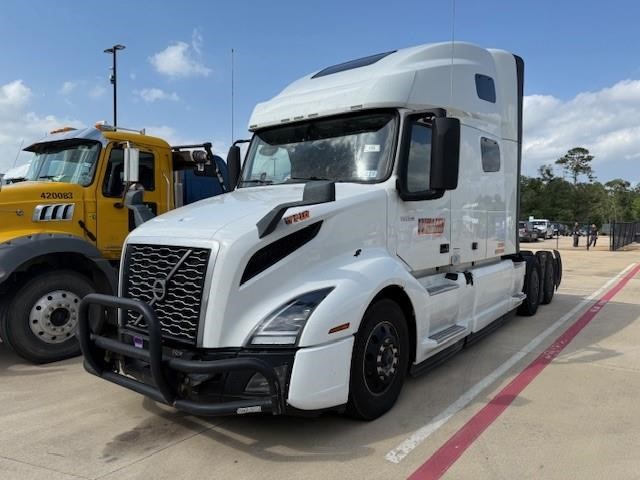 2023 VOLVO VNL64T760 - image 1 of 1